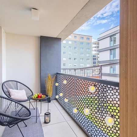 Design Apartment - Balcony, Free Parking, Yoga, 10 Mins To Center, By Gravity Прага Экстерьер фото