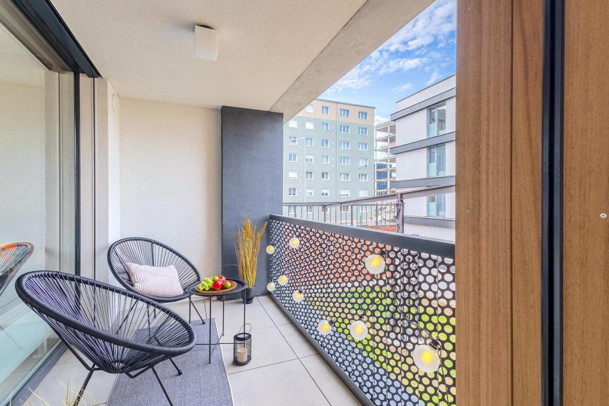 Design Apartment - Balcony, Free Parking, Yoga, 10 Mins To Center, By Gravity Прага Экстерьер фото