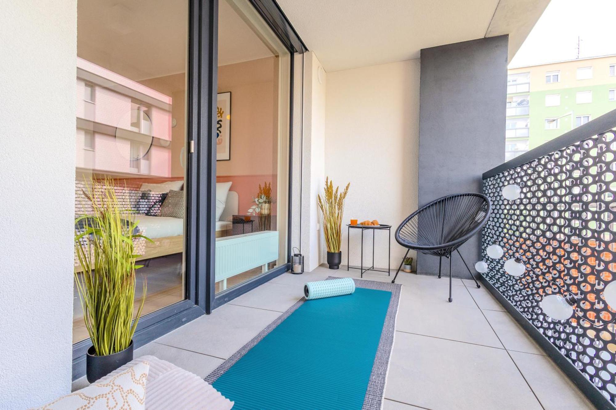 Design Apartment - Balcony, Free Parking, Yoga, 10 Mins To Center, By Gravity Прага Экстерьер фото