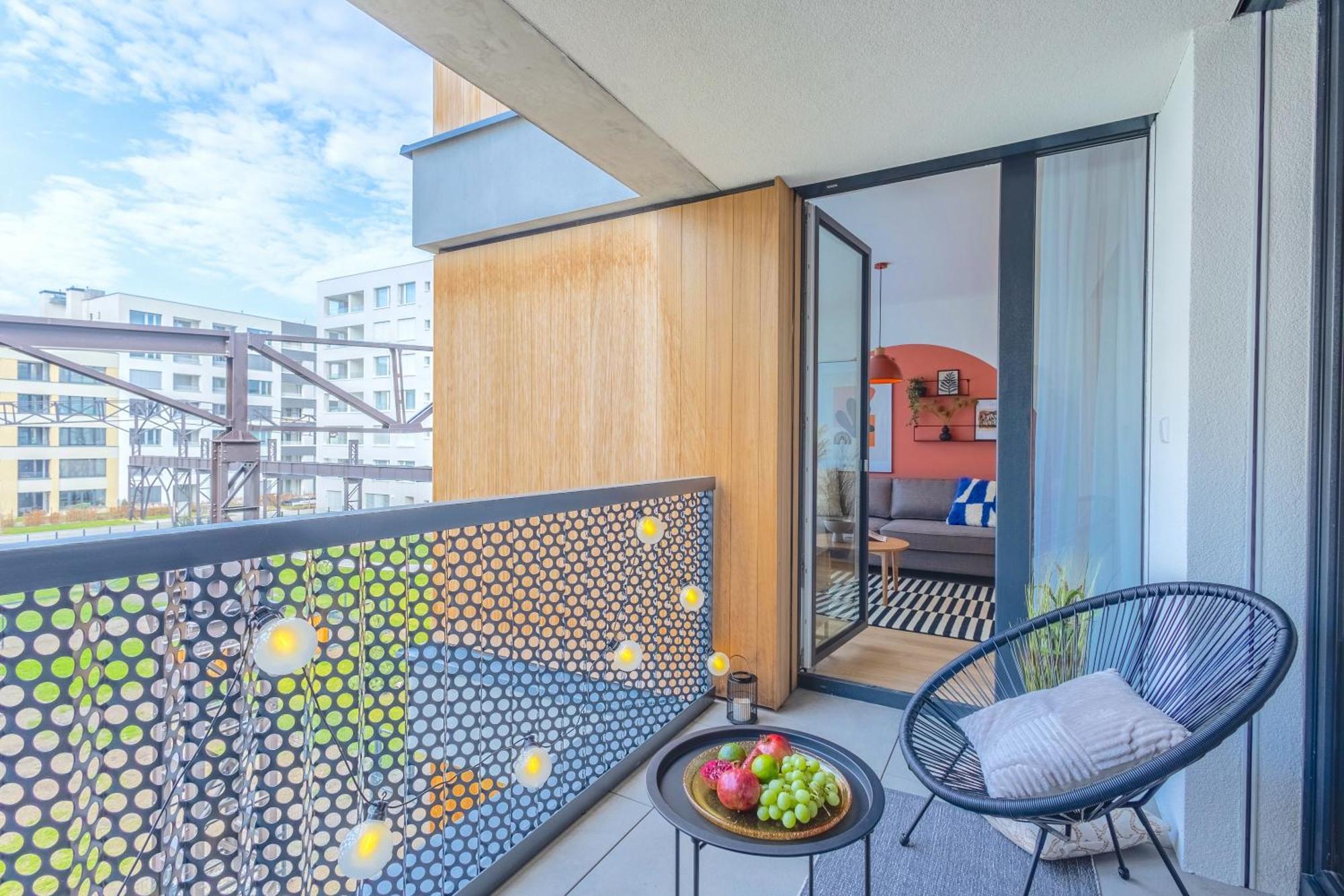 Design Apartment - Balcony, Free Parking, Yoga, 10 Mins To Center, By Gravity Прага Экстерьер фото