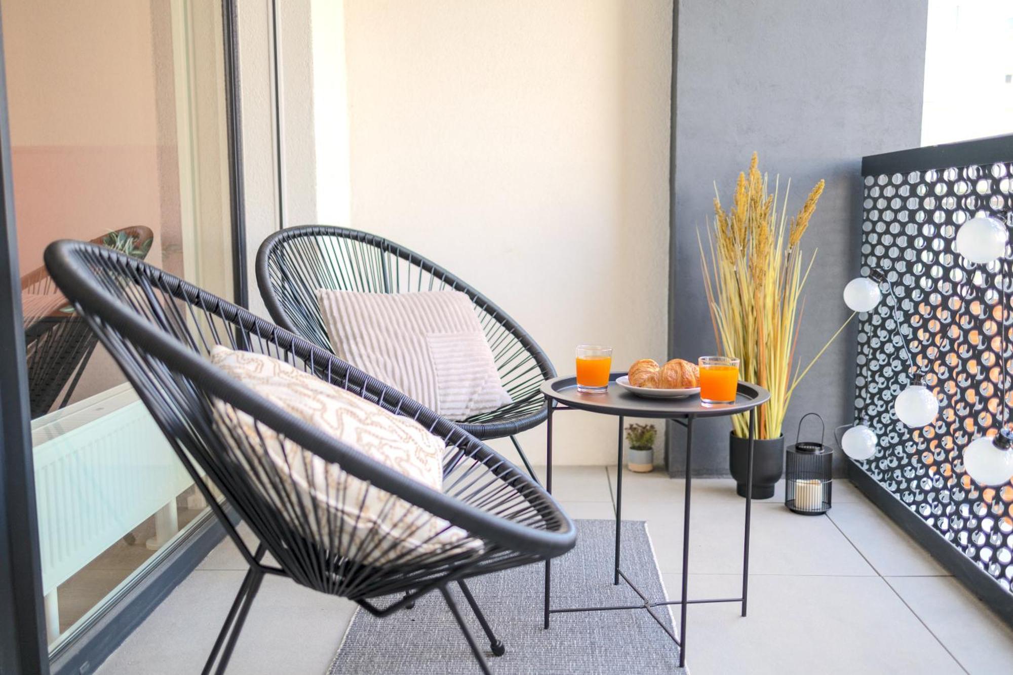 Design Apartment - Balcony, Free Parking, Yoga, 10 Mins To Center, By Gravity Прага Экстерьер фото