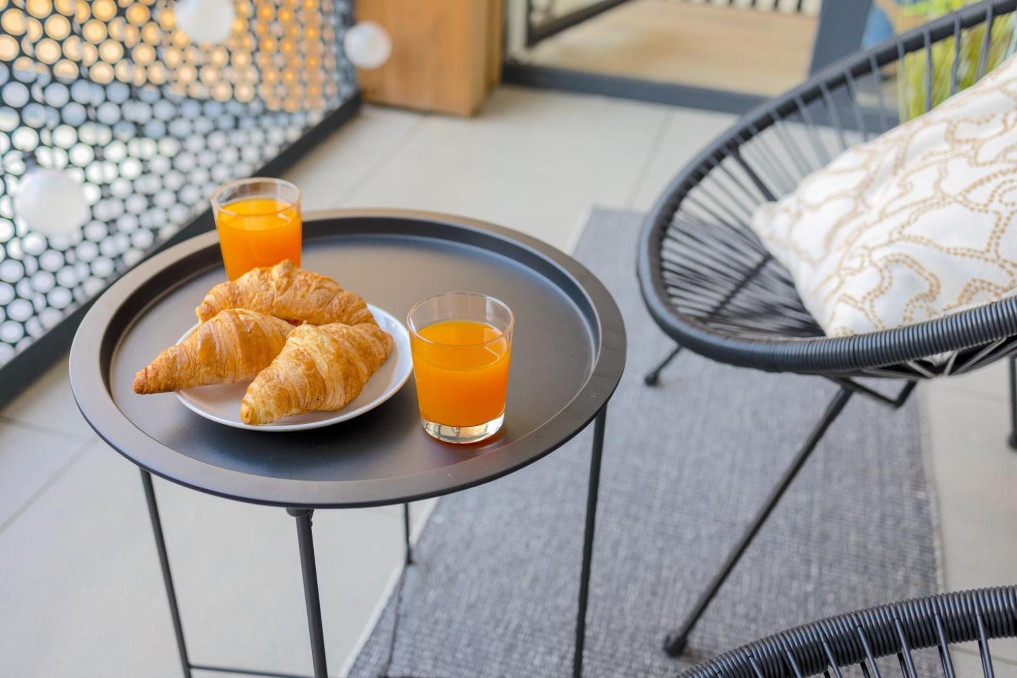 Design Apartment - Balcony, Free Parking, Yoga, 10 Mins To Center, By Gravity Прага Экстерьер фото