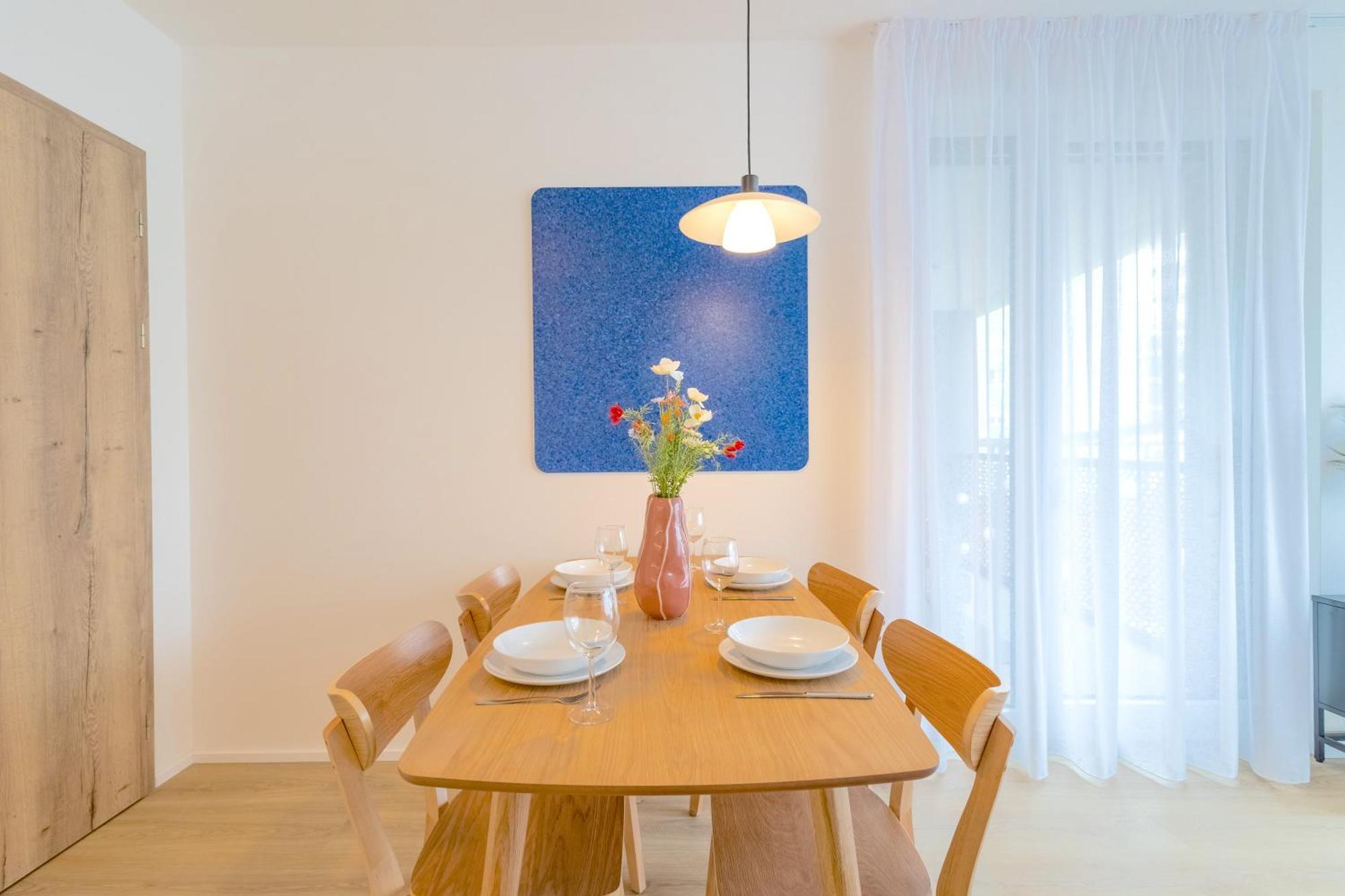 Design Apartment - Balcony, Free Parking, Yoga, 10 Mins To Center, By Gravity Прага Экстерьер фото