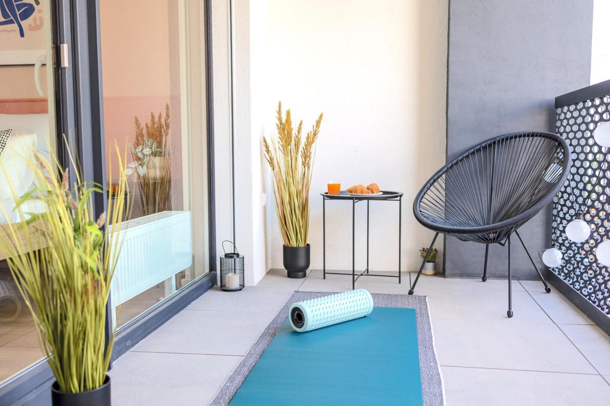 Design Apartment - Balcony, Free Parking, Yoga, 10 Mins To Center, By Gravity Прага Экстерьер фото