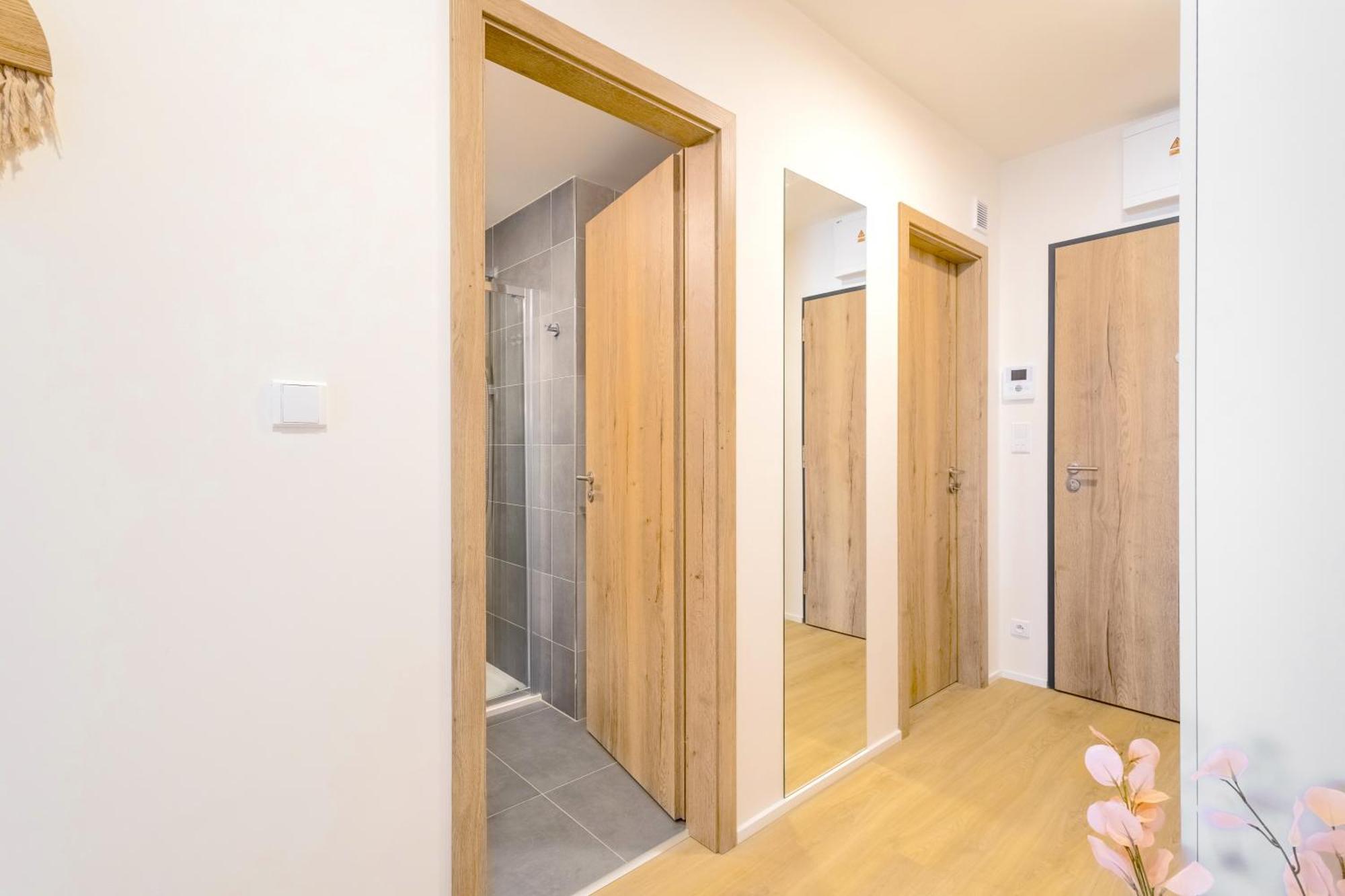 Design Apartment - Balcony, Free Parking, Yoga, 10 Mins To Center, By Gravity Прага Экстерьер фото